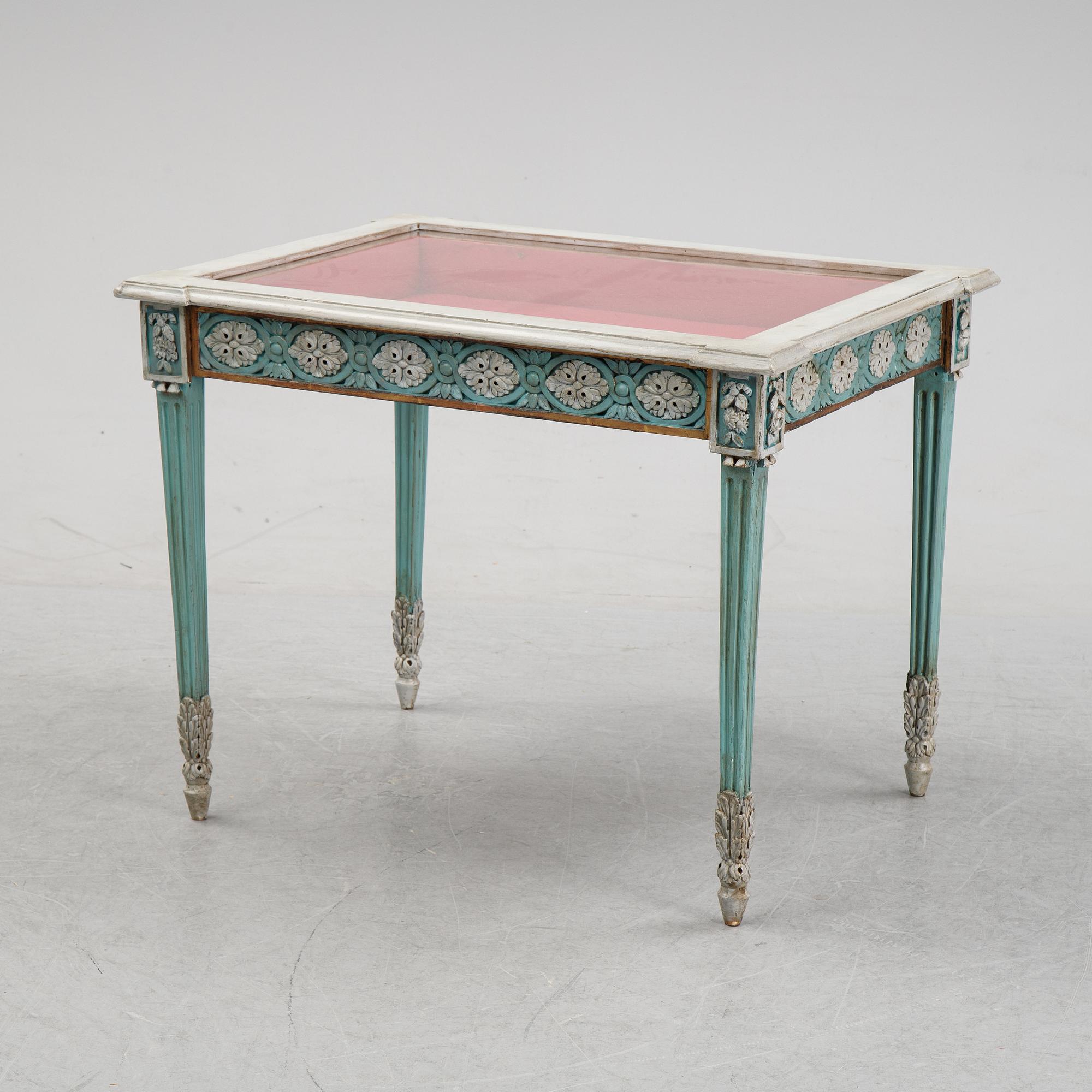 A mid 19th Century display table.