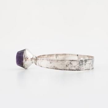 ALTON, Falköping, 1969, a faceted amethyst bangle.