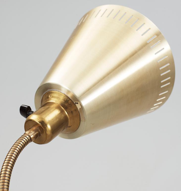 GOLVLAMPA, mässing och metall, 1960-tal.