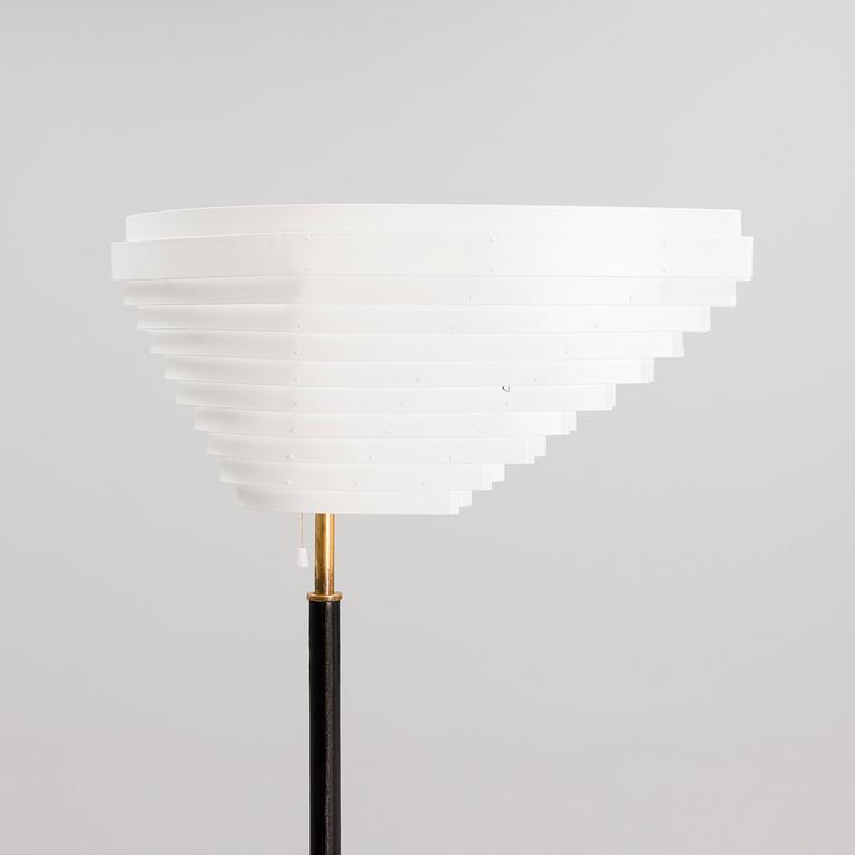 ALVAR AALTO, A FLOOR LAMP, A 805. "Angel's Wing". Manufactured by Valastustyö. Designed in 1954.