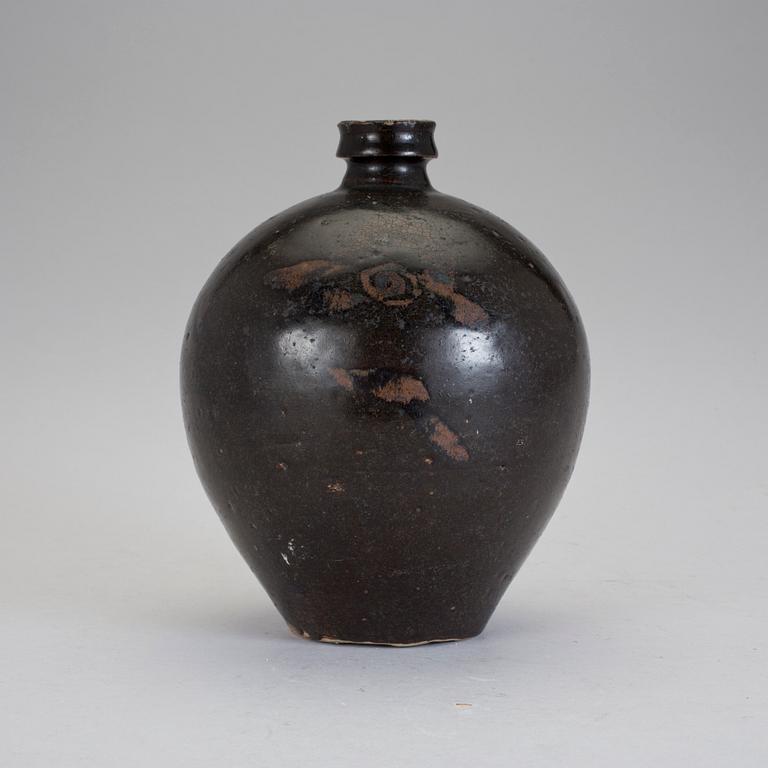 VAS / FLASKA, lergods, möjligen Song/Yuandynastin (960-1368).