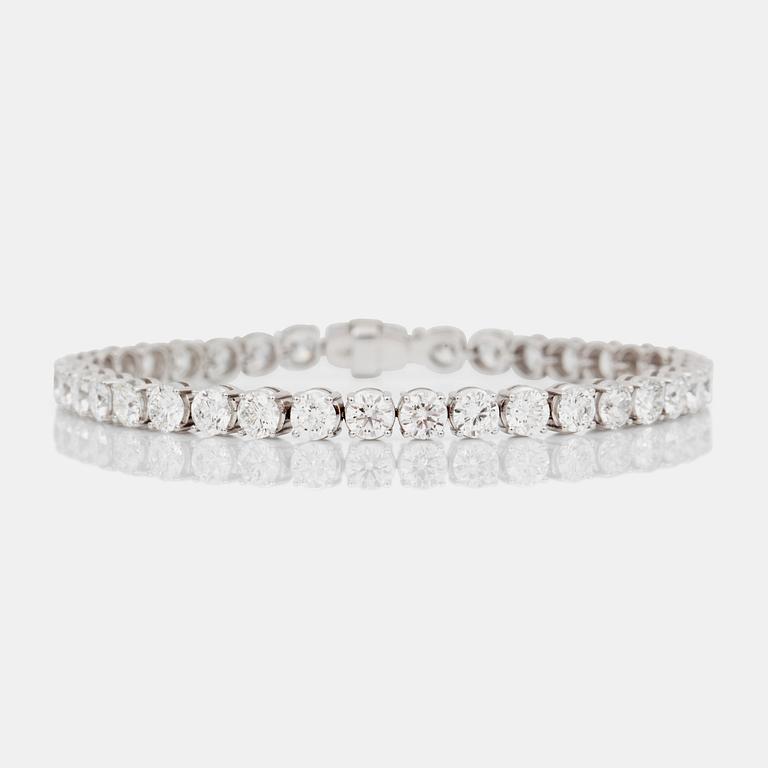 ARMBAND med briljantslipade diamanter totalt 12.05 ct. Kvalitet D-F/SI2. Alla stenar med certifikat.
