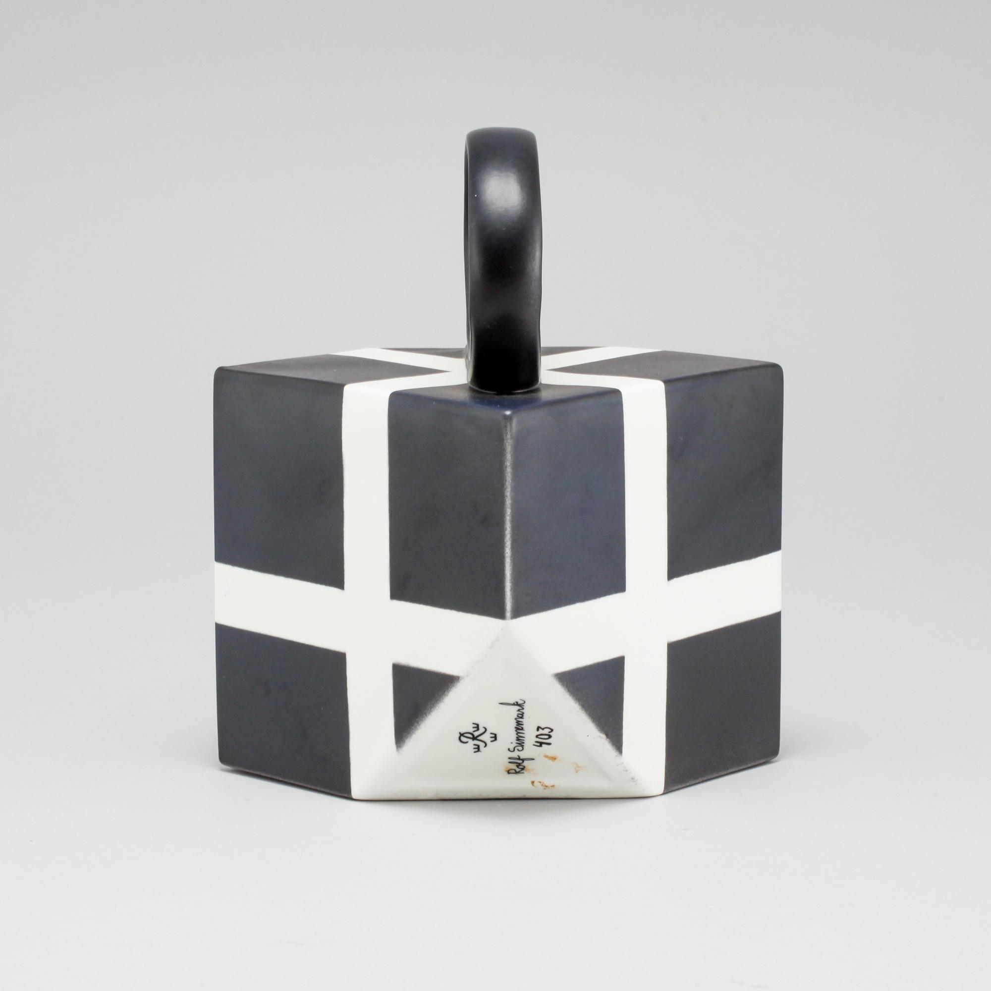 ROLF SINNEMARK, tekanna,  porslin, "Cube", Rörstrand, sent 1900-tal.