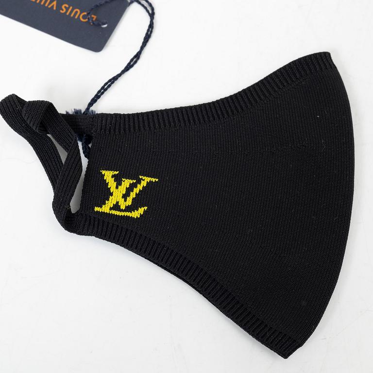 Louis Vuitton, face masks 3 pcs, with accessories and scarf.
