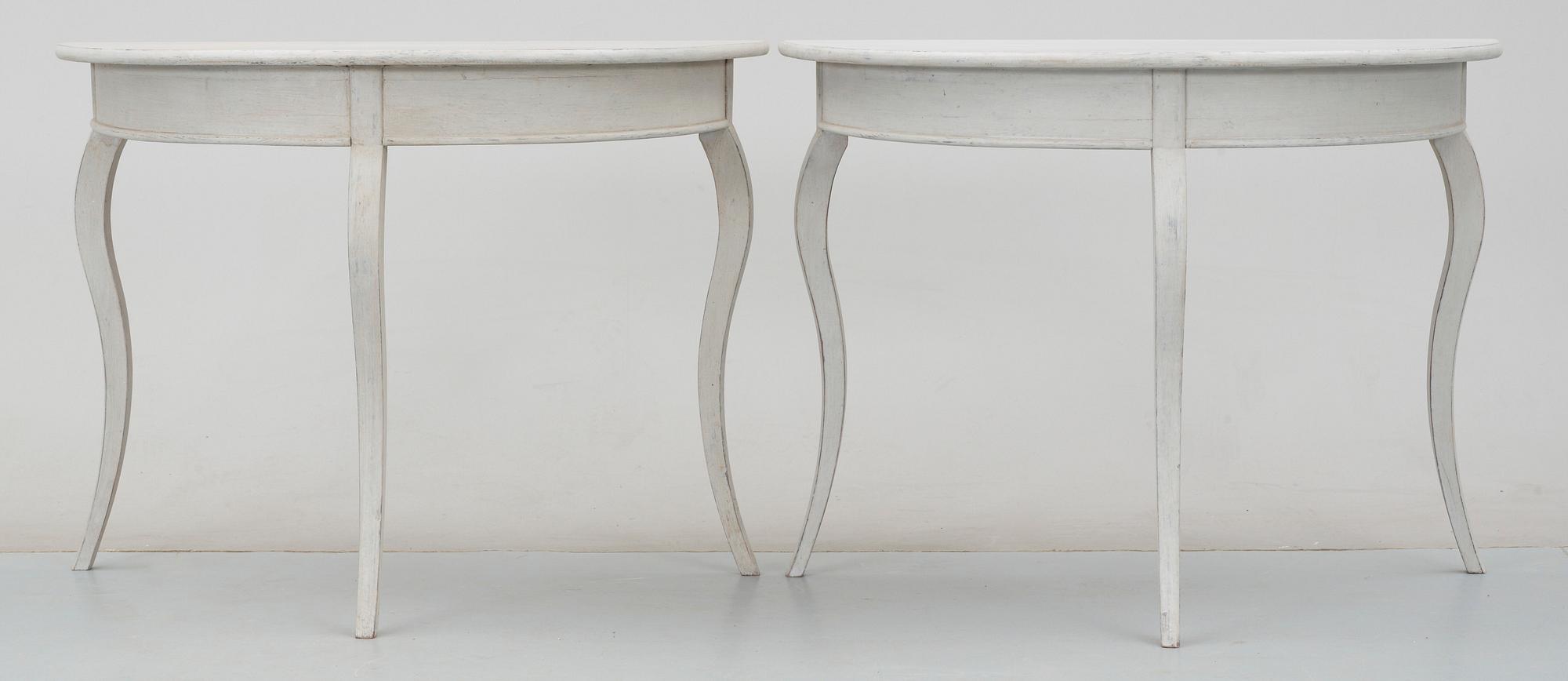 HALVMÅNEBORD, ett par, nyrokoko, 1800-talets andra hälft.