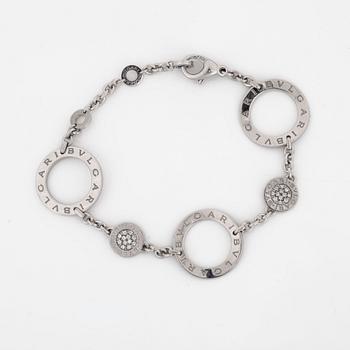 A Bulgari diamond bracelet.