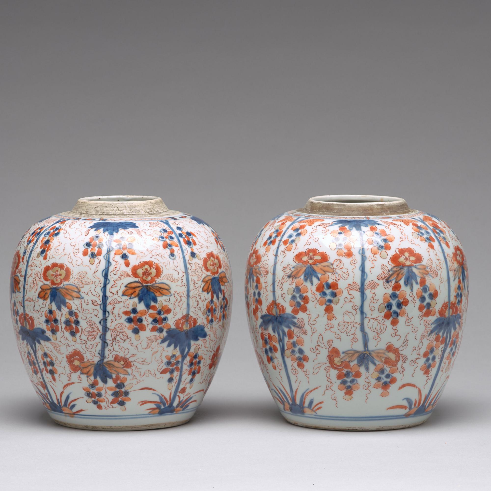BOJANER, ett par, porslin. Qingdynastin, 1700-tal.