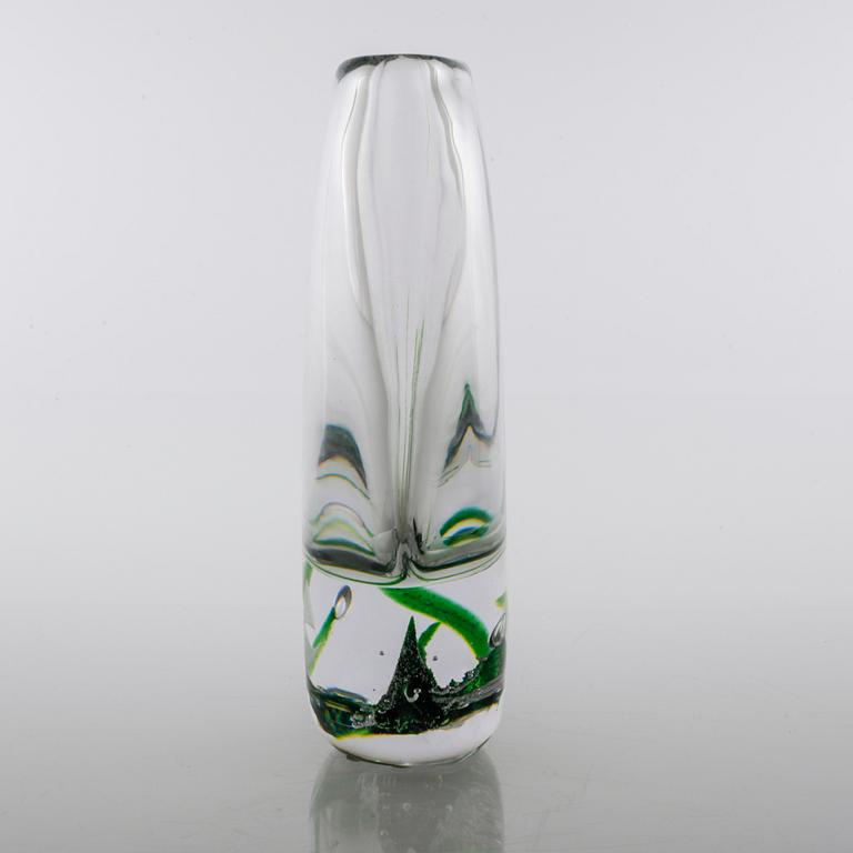VICKE LINDSTRAND, a glass vase, from the latter half of the 20th century.