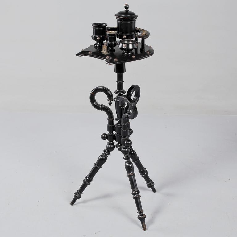 RÖKBORD, omkring sekelskiftet 1900.