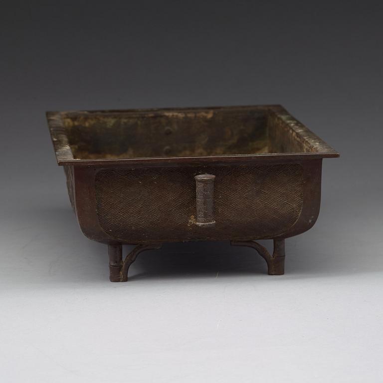 A large Japanese bronze flower pot, Meiji (1868-1912).