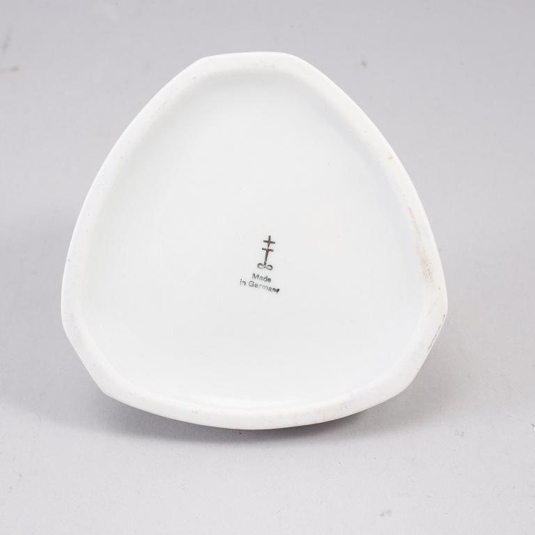 Swedish America Line, six pieces om memorabilia, including W&S Sörensen sterling silver letter opener in original bow.