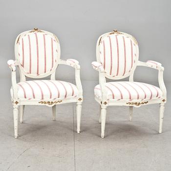 KARMSTOLAR, ett par, gustaviansk stil, 1900-talets första hälft.