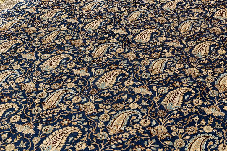 A Qum carpet, ca 494 x 340 cm.