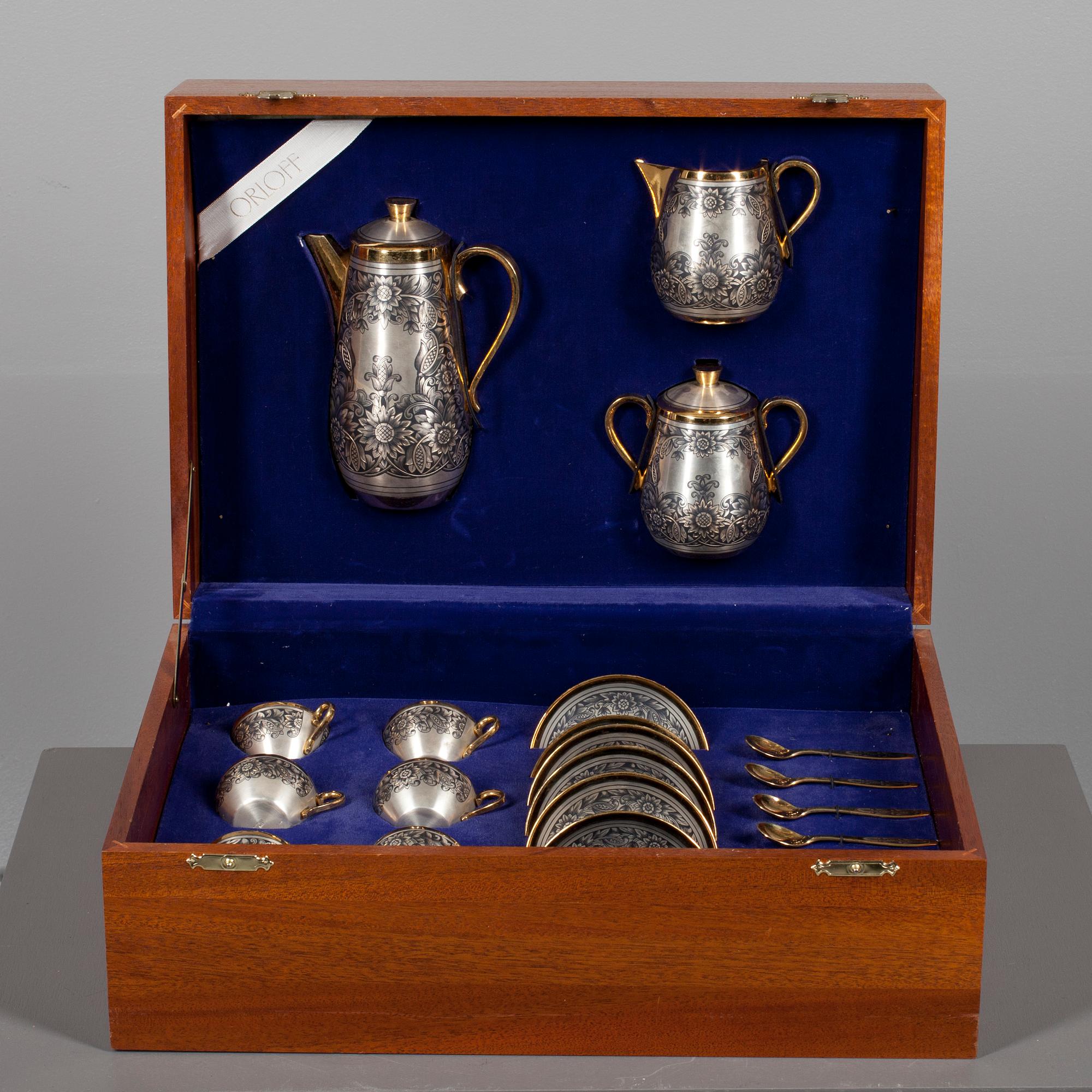 KAFFESERVIS, 3 DELAR samt KOPPAR MED SKEDAR 6 ST, silver Sovjetunionen 1900-talets slut. Total vikt. 1563 g.