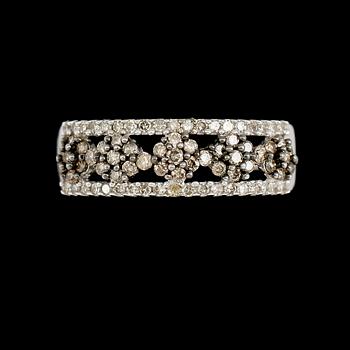 RING, 10 k vitguld, briljantslipade diamanter tot ca 0.63 ct.