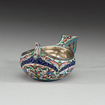 A Russian early 20th century silver and enamel kovsh, unidentified makersmark, Moscow 1899-1908.