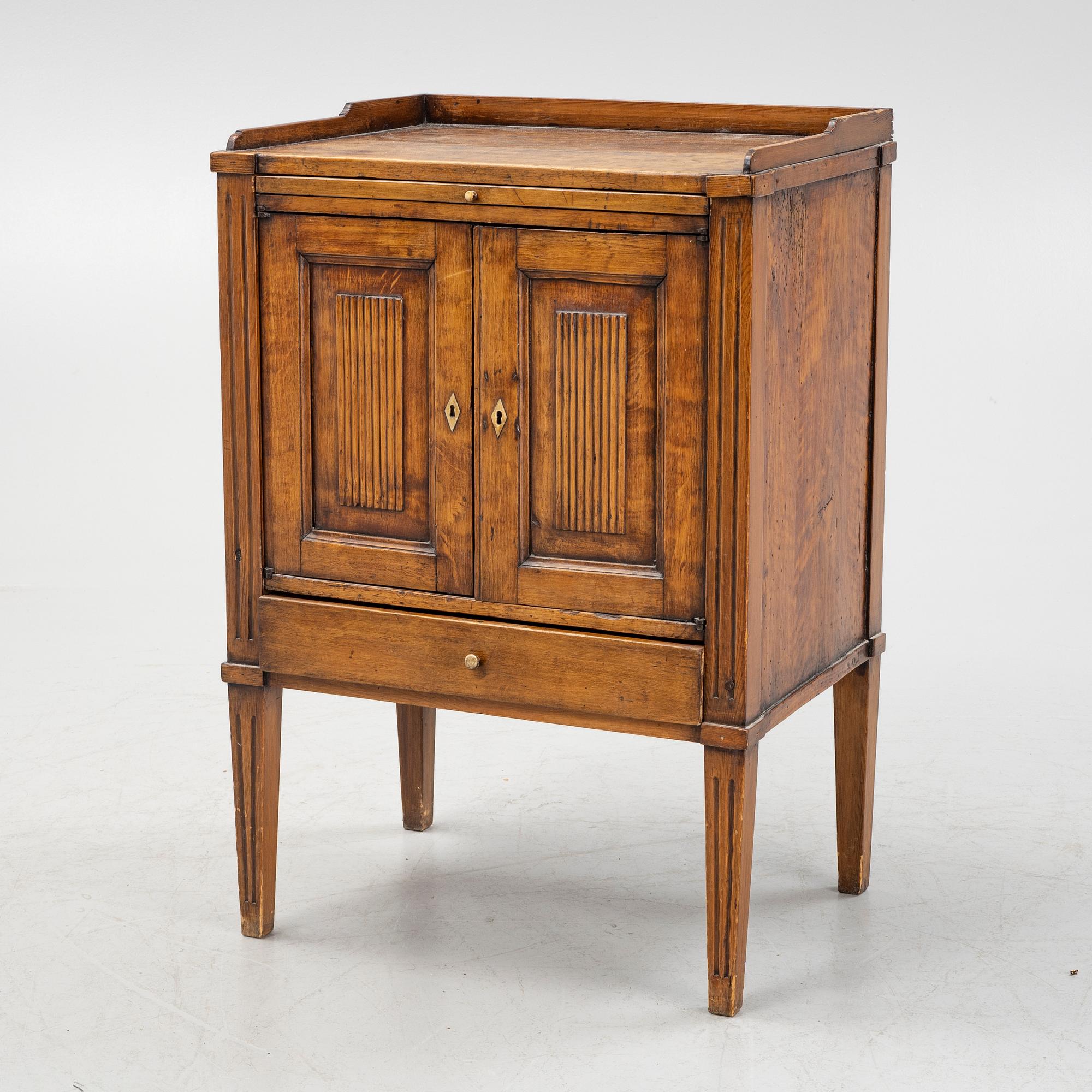 A late Gustavian bedside table from around the year 1800.