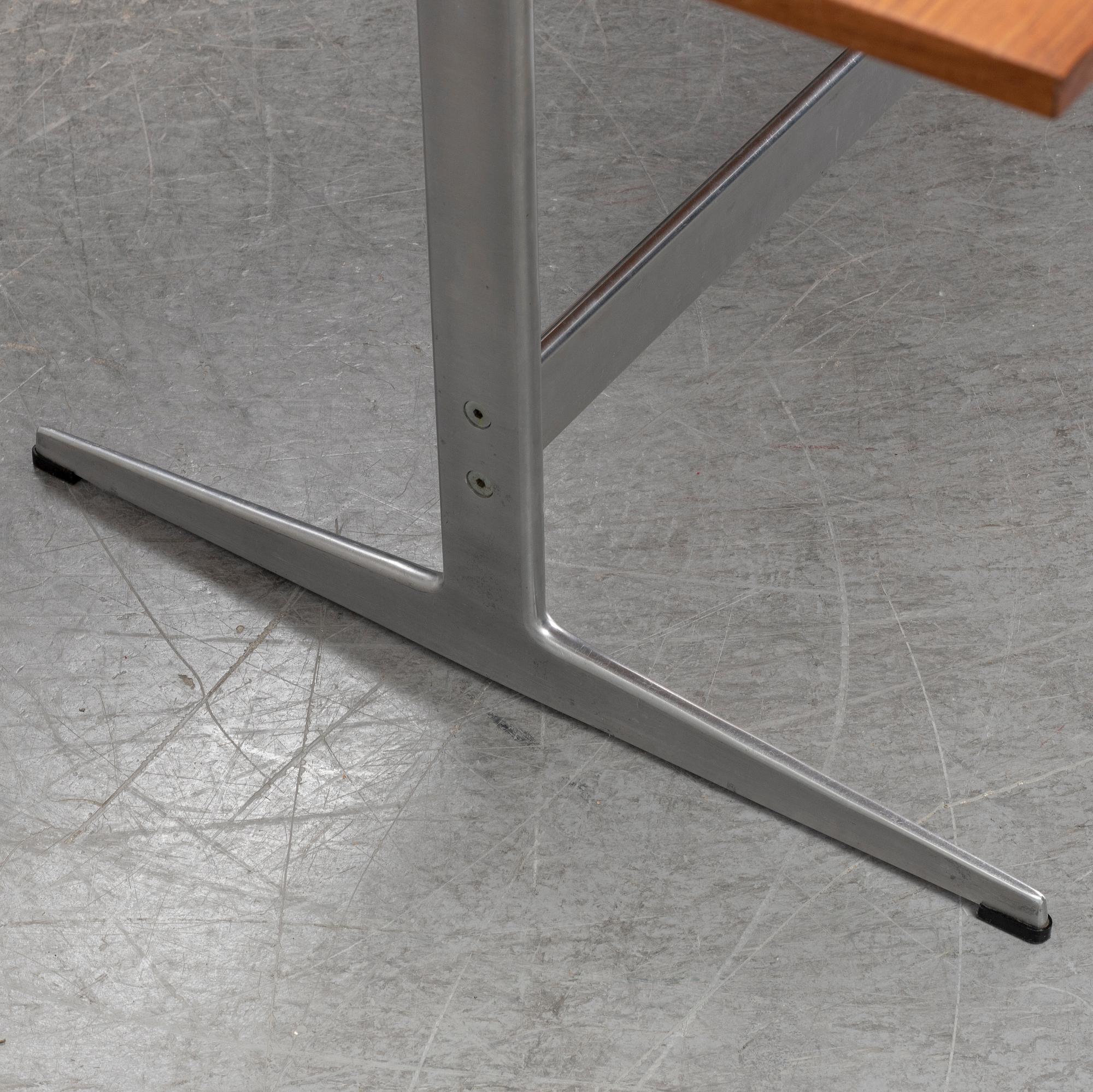 ARNE JACOBSEN, "Shakerbordet", Fritz Hansen 1900-talets mitt.