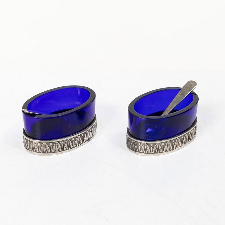 Wiwen Nilsson, A pair of silver salt cellars with spoons, 1949–1950.