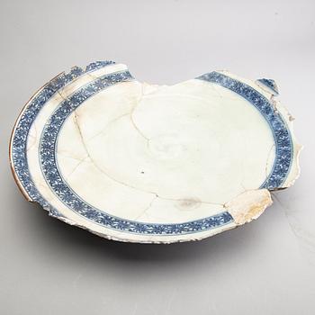 Two large blue and white Persian chargers, 18th/19th Century. Study pieces, fragments.