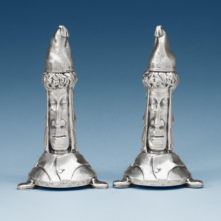 A pair of English Victorian silver candlesticks, makers mark possibly of Henry Willian Dee, London 1878-1879.