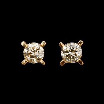 ÖRHÄNGEN, 1 par, 14 k guld, solitära briljantslipade diamanter tot ca 0.74 ct.