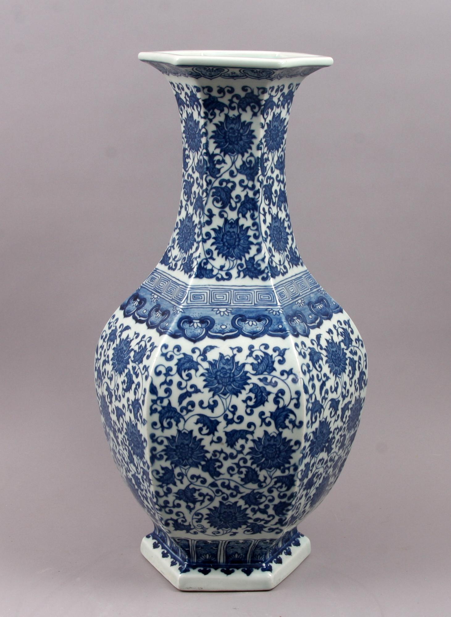 URNA, porslin, 1900-tal.