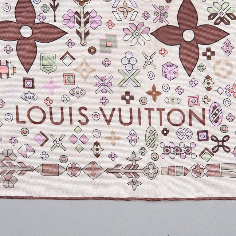 SCARF, Louis Vuitton.