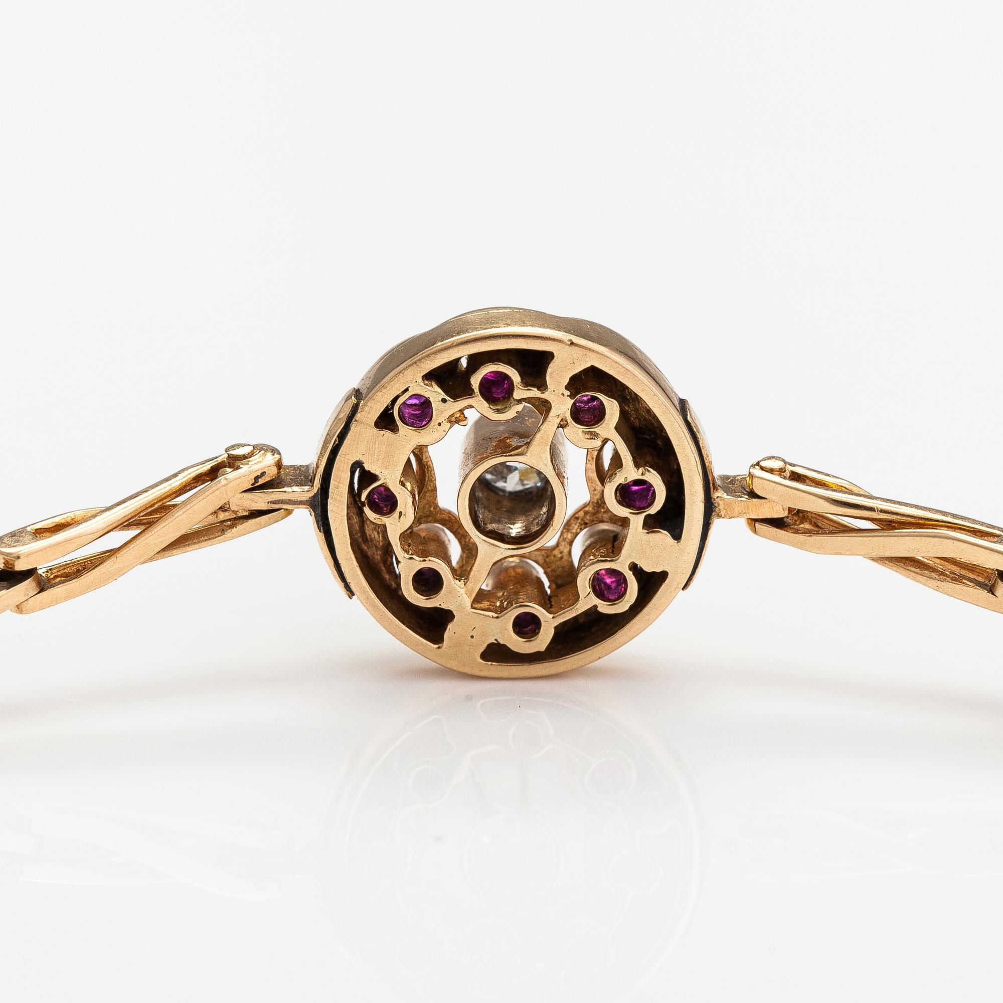 Armband, 14K guld, rubiner, diamant ca 0.11 ct.