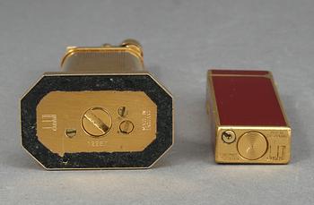 CIGARETTÄNDARE, 2 st, båda märkta Dunhill, England respektive Schweiz, 1900-talets första hälft.