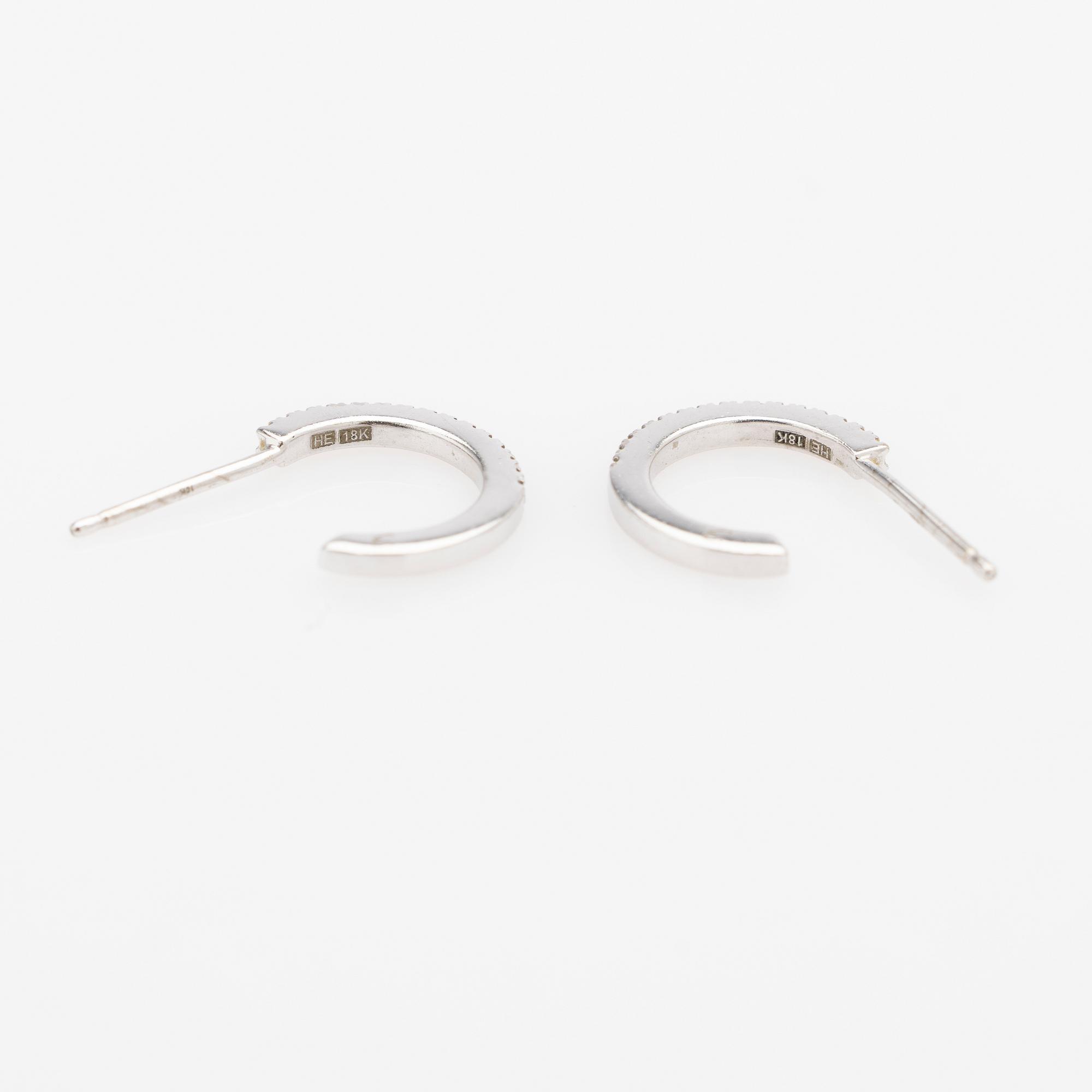 Earrings, a pair, with brown diamonds.