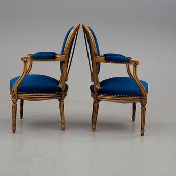 KARMSTOLAR, ett par. Louis XVI-stil. 1900-talets första hälft.