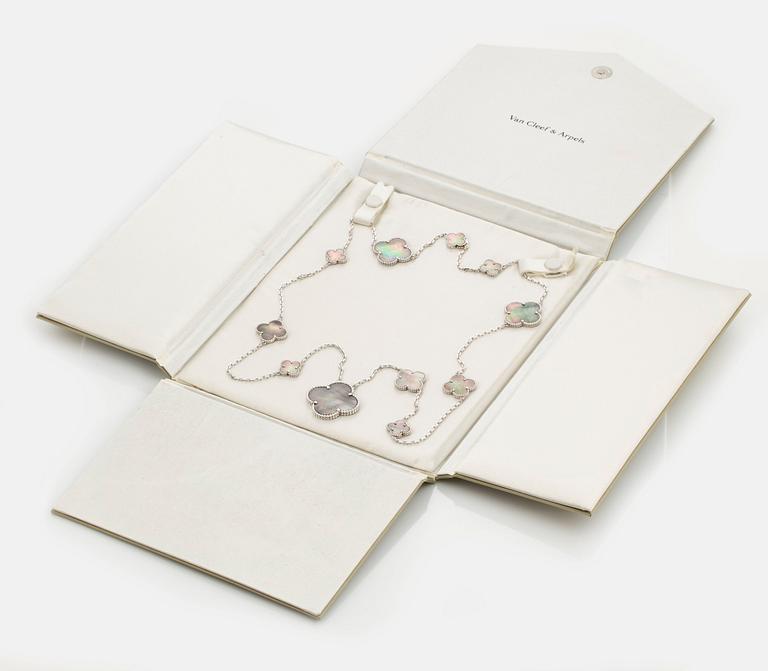 A Van Cleef & Arpels necklace "Alhambra" in 18K white gold and black mother-of-pearl.