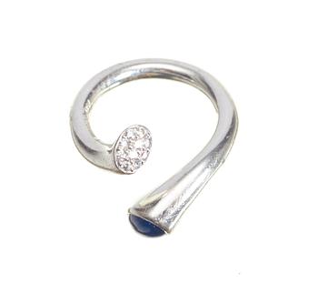 A Georg Jensen 18k white gold ring with a sapphire and 0.10 ct diamonds, Copenhagen late 20th C.