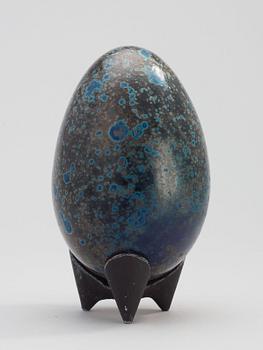 A Hans Hedberg faience egg on an iron base, Biot, France.