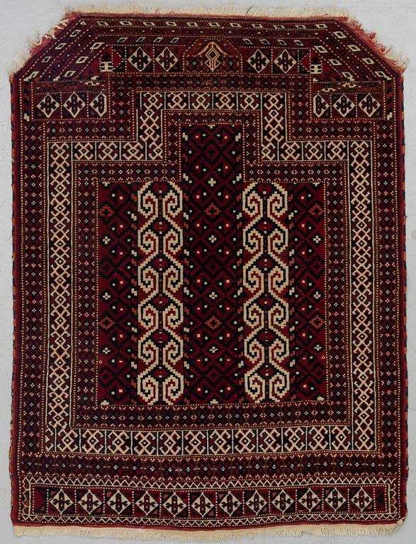 A RUG, semi-antique, Namazlyk, Turkmen, circa 115 x 91 cm.