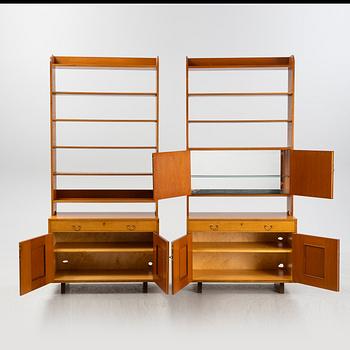 Josef Frank, two mahogany veneered bokkshelves, model 2112, Firma Svenskt Tenn, Sweden.