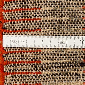MATTO/WALLHANGING, ryijymatto, knotted pile, ca 229,5 x 169,5 cm, an inscription: AL 1917.