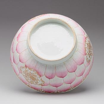 BÅLSKÅL med FAT, kompaniporslin. Qingdynastin, Qianlong (1736-95).