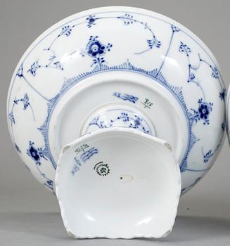 SKÅLAR PÅ FOT, "Musselmalet", Royal Copenhagen.