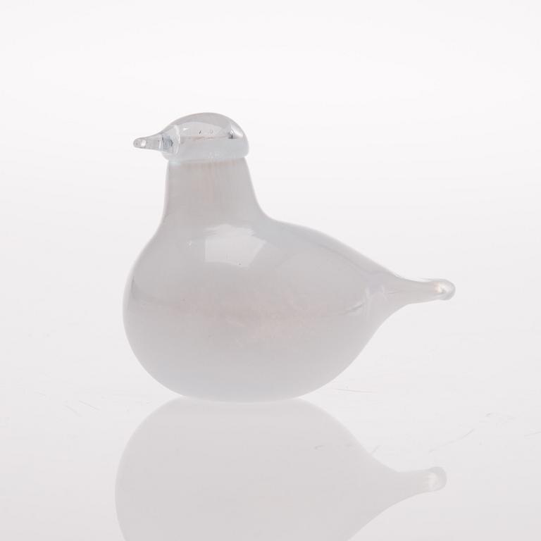 A glass bird signed O. Toikka Nuutajärvi.