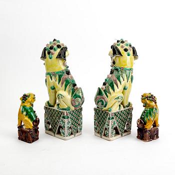 Figuriner, två par, porslin. Kina, 1900-tal.