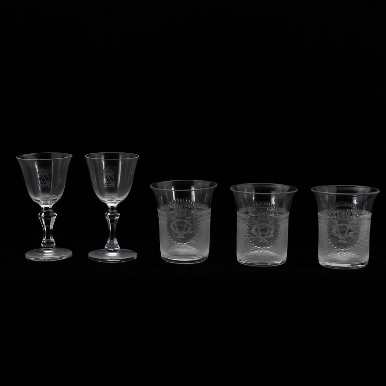 GLAS, 5 st, med kungliga monogram, bland annat Gustav V:s och Viktorias alliansmonogram, 1900-talets början.