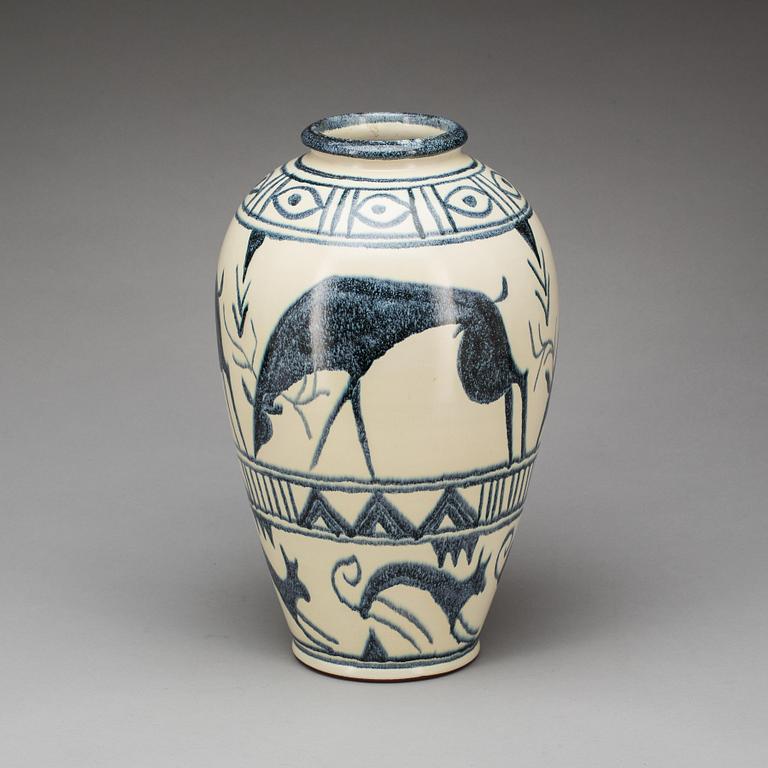 VAS, stengods. Andersson & Johansson, Höganäs Keramik. Dekor troligen Mette Doller. 1900-talets mitt.