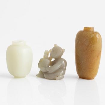 Two snuff bottles and a figurine, nefrit and green stone, China, 20th century.