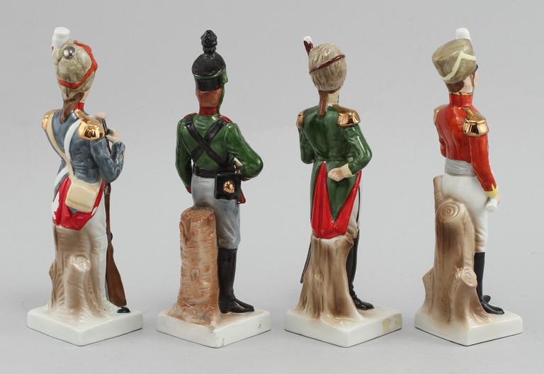 FIGURINER, 4 st, porslin, 1900-talets andra hälft.