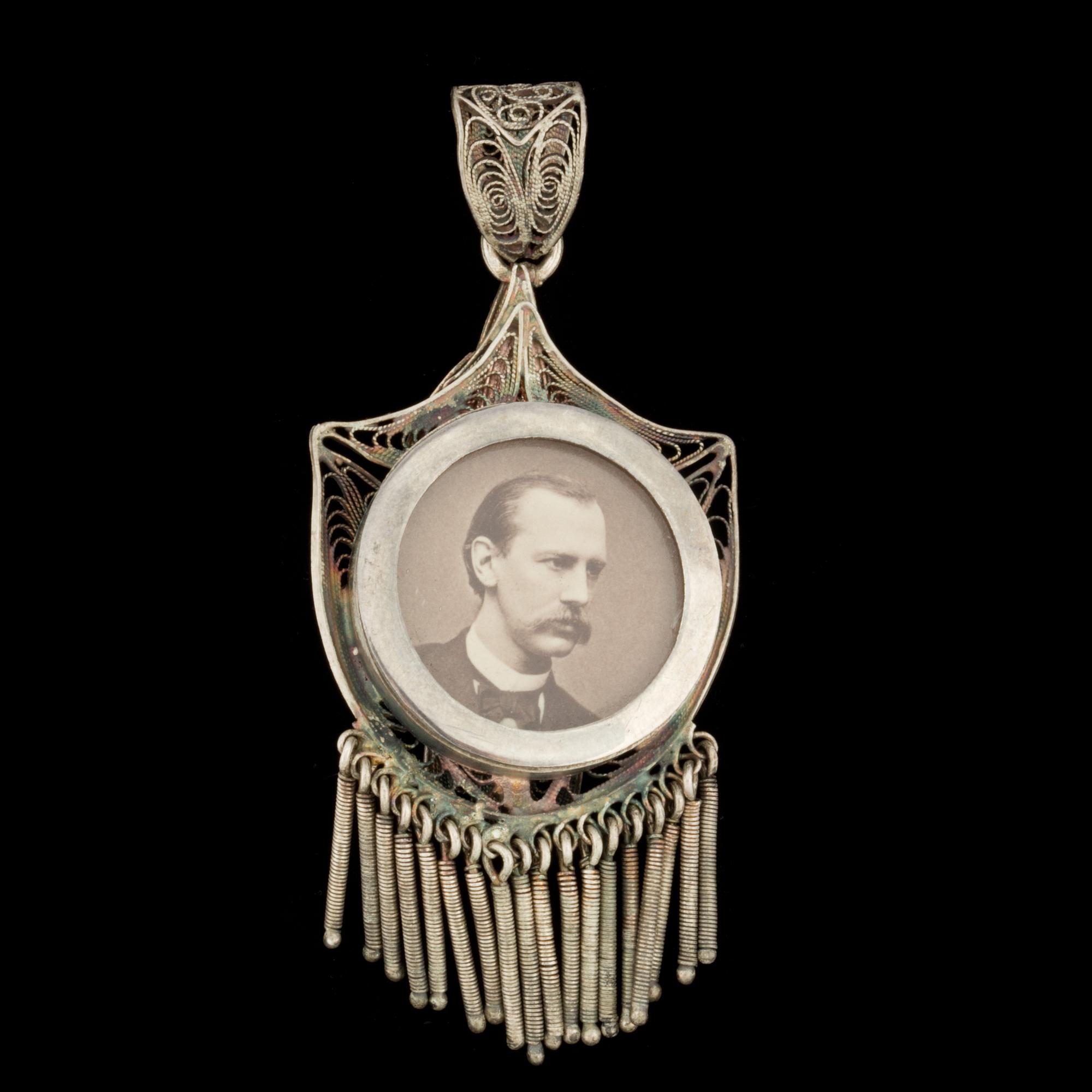 HÄNGE, silver, filigranarbete, foto. Vikt ca 13 g.