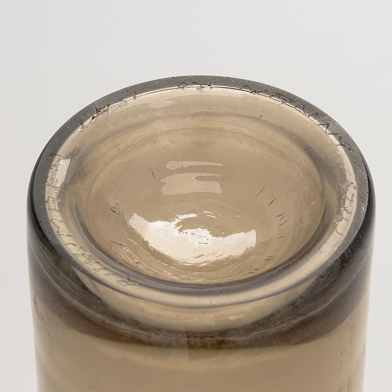 Nanny Still, flaska, modell 1737, signerad Riihimäen Lasi O.Y. Nanny Still.