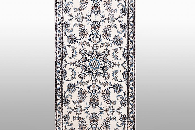 Nain carpet gallery size approximately 298x80 cm.