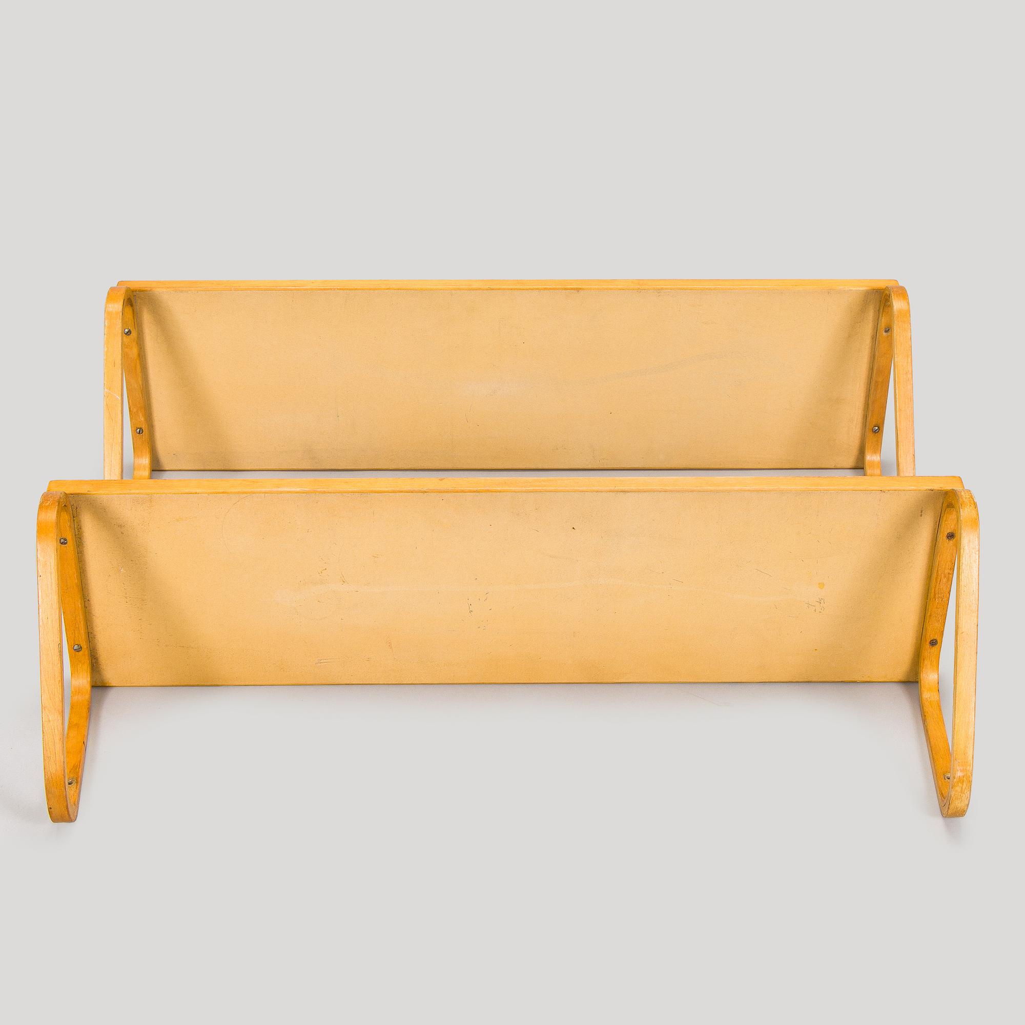 Alvar Aalto, vägghyllor, 2 st, modell 112/L för O.Y. Huonekalu- ja Rakennustyötehdas A.B 1900-talets mitt.